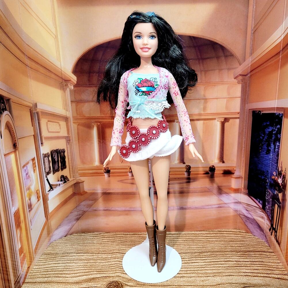 Barbie FASHION FEVER RAQUELLE Doll 2006 #K8416 in OG Outfit with Boots